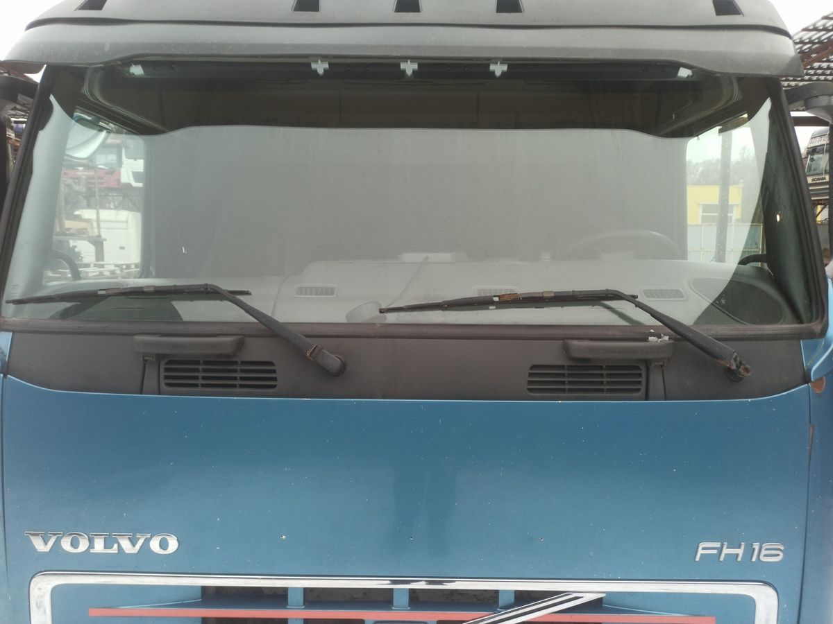 3176602 VOLVO Стекло лобовое, № XF403586, фото 1