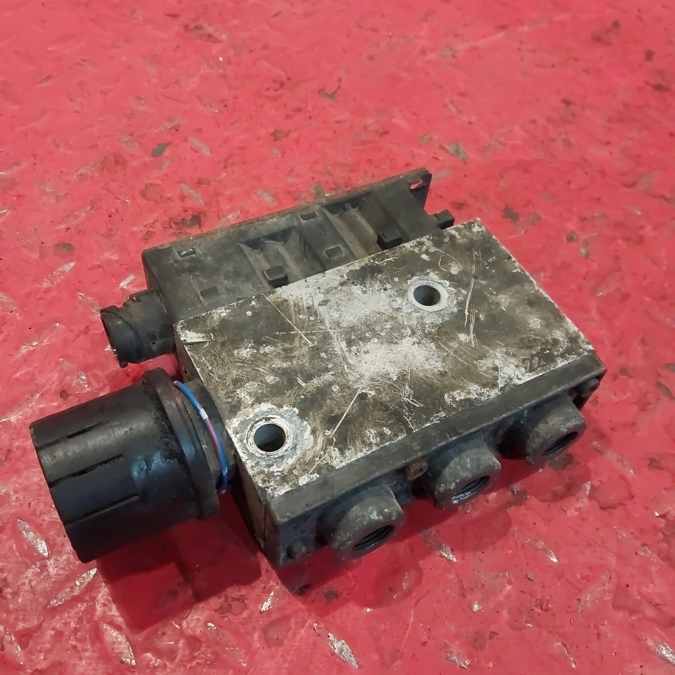 3944716 VOLVO Кран ECAS, № XF467494, фото 2