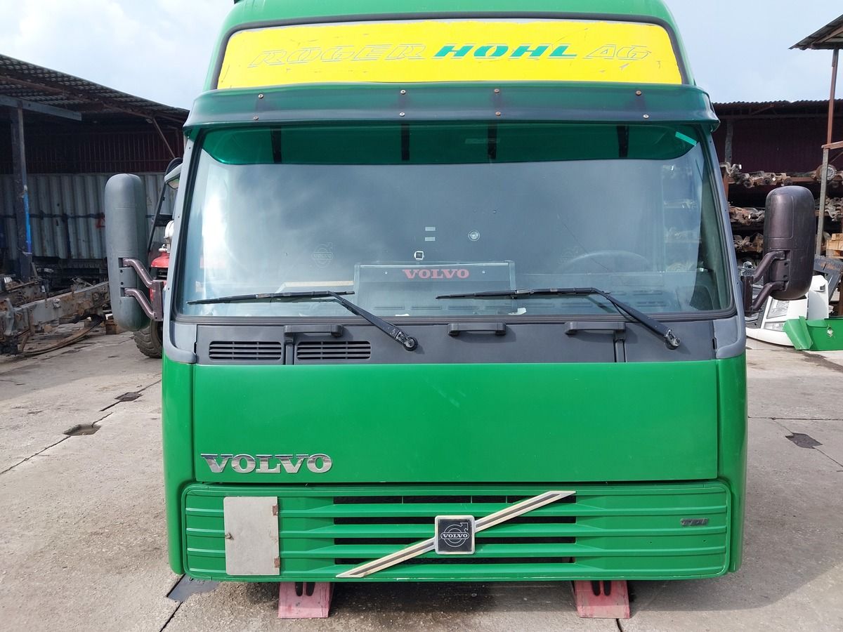 3176601 VOLVO Стекло лобовое, № XF423437, фото 1
