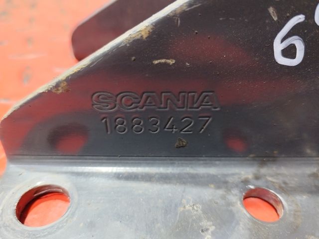 1883427 SCANIA Кронштейн брызговика, № XF395539, фото 4