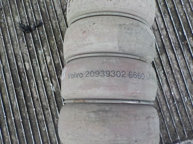 20939302 VOLVO Патрубок интеркулера, № XF77286, фото 2