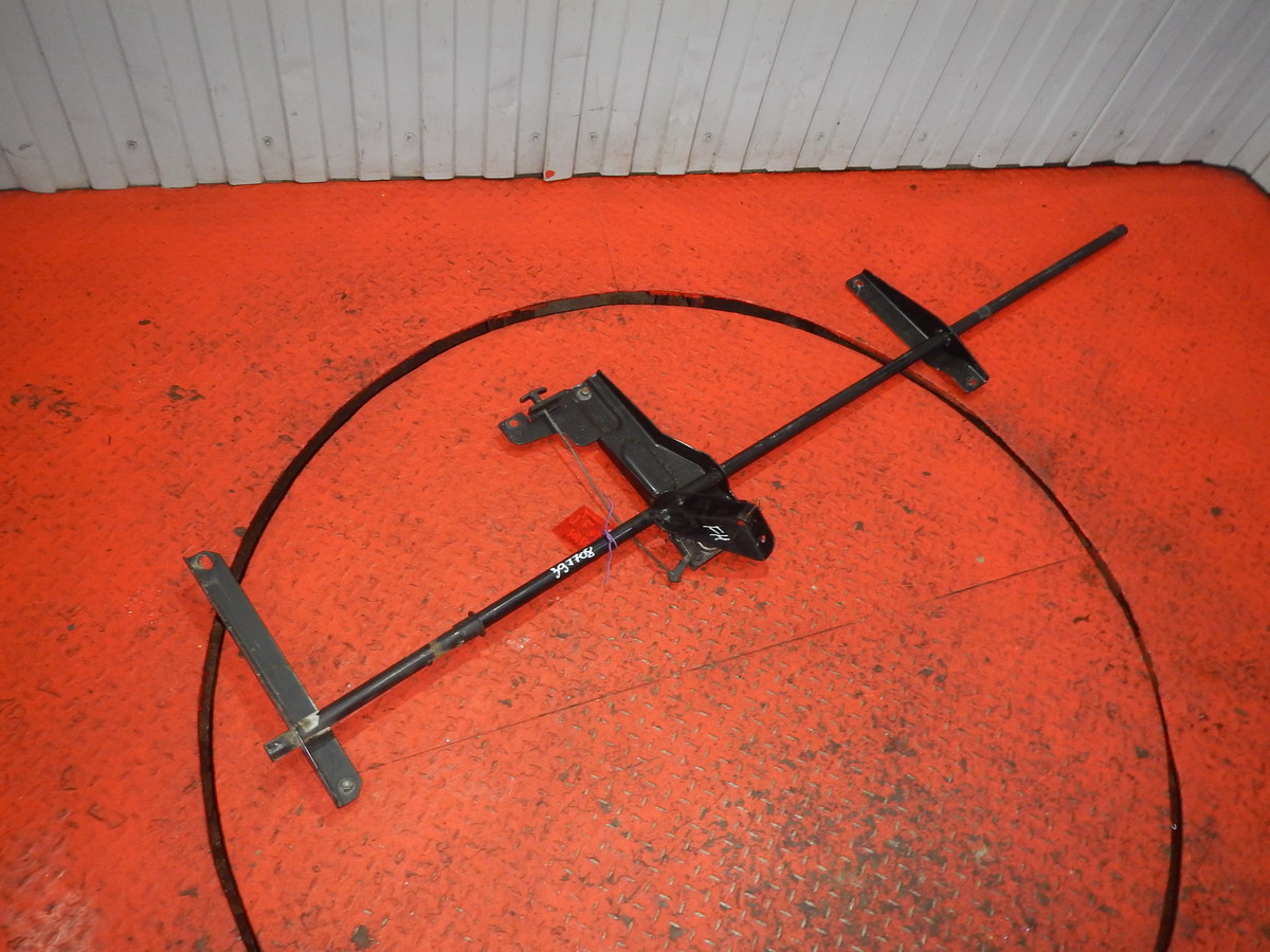 82211420 VOLVO Кронштейн спойлера, № XF397708, фото 1