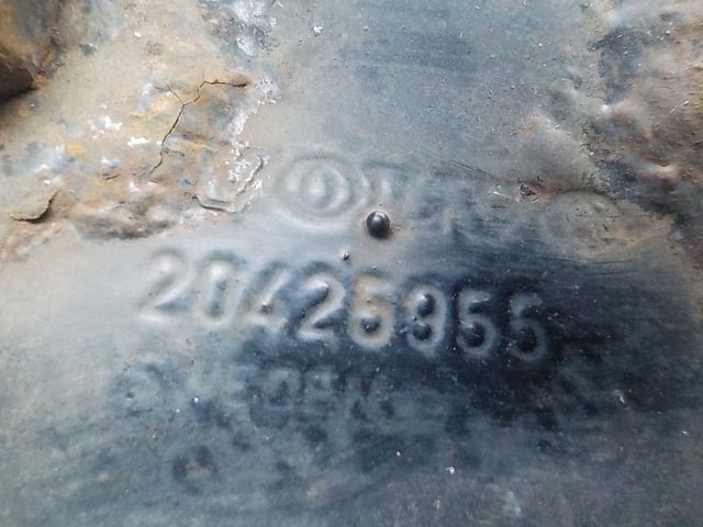 20425955 VOLVO Петля решетки радиатора, № XF229446, фото 6