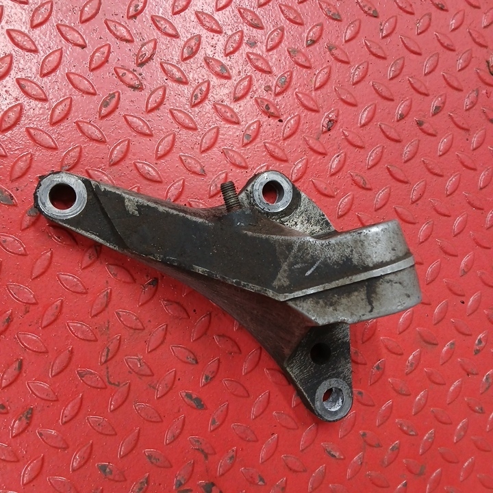 21364650 VOLVO Кронштейн двигателя, № XF472298, фото 1