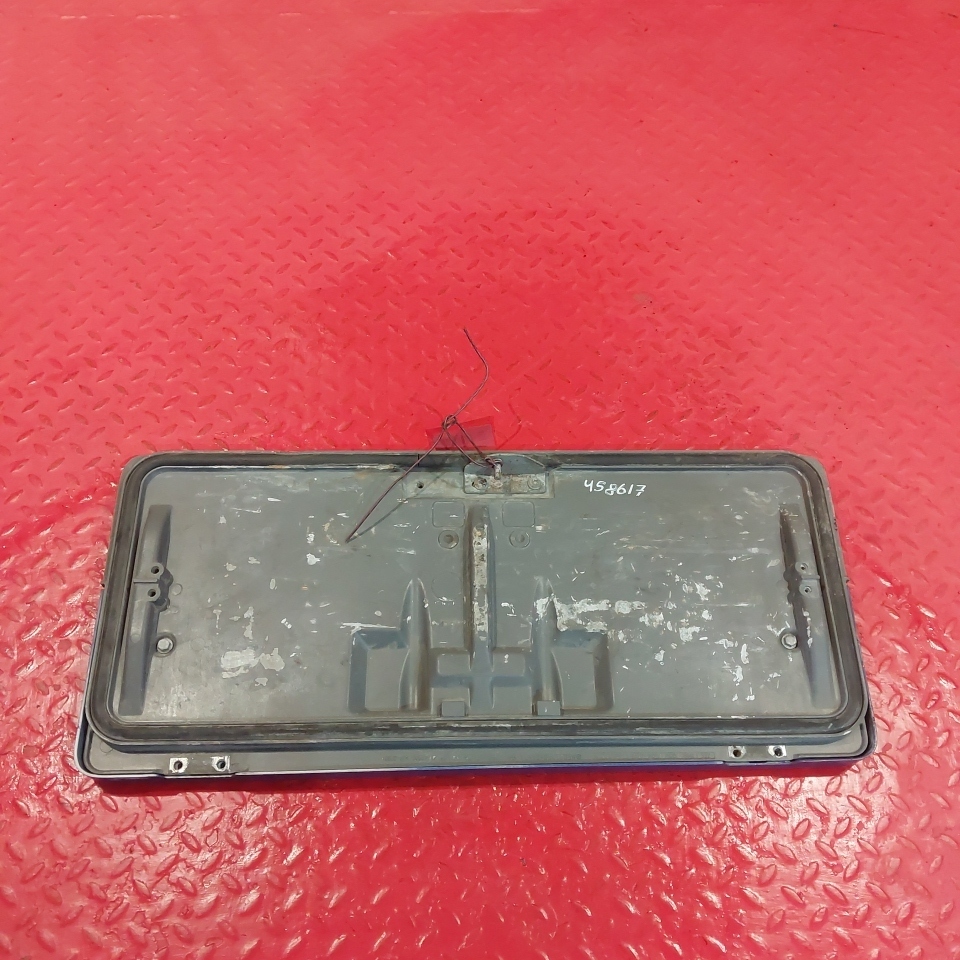 9418901776 MERCEDES Крышка бардачка, № XF458617, фото 1