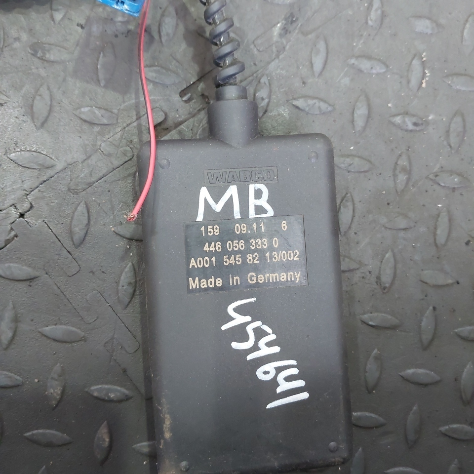 0015458213 MERCEDES Пульт управления пневмоподвеской, № XF454641, фото 5
