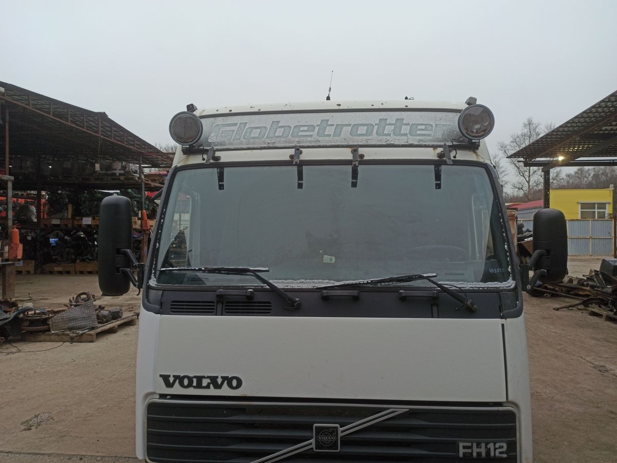 3176602 VOLVO Стекло лобовое, № XF403888, фото 1