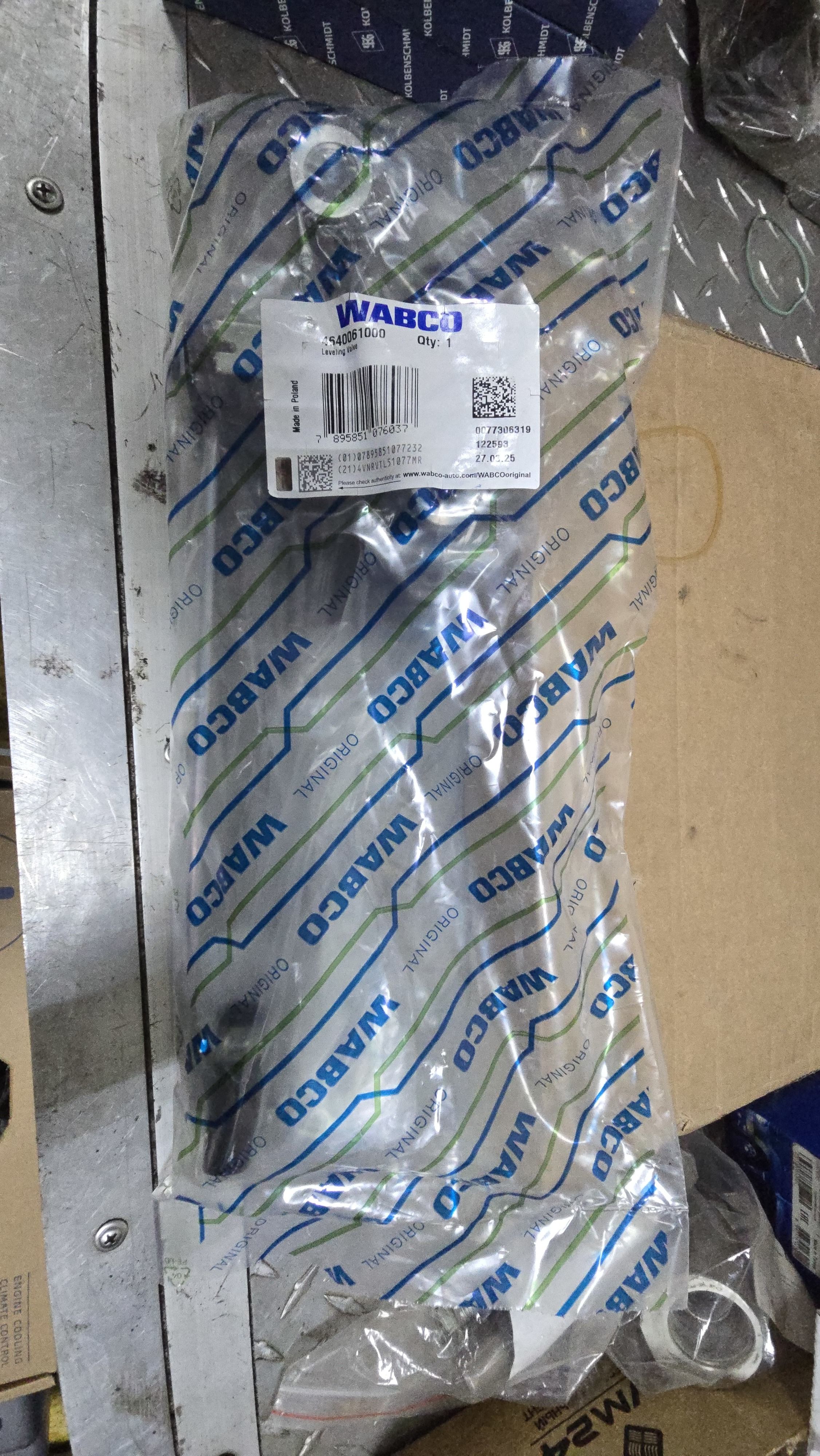 4640061000 WABCO Кран уровня пола, фото 1