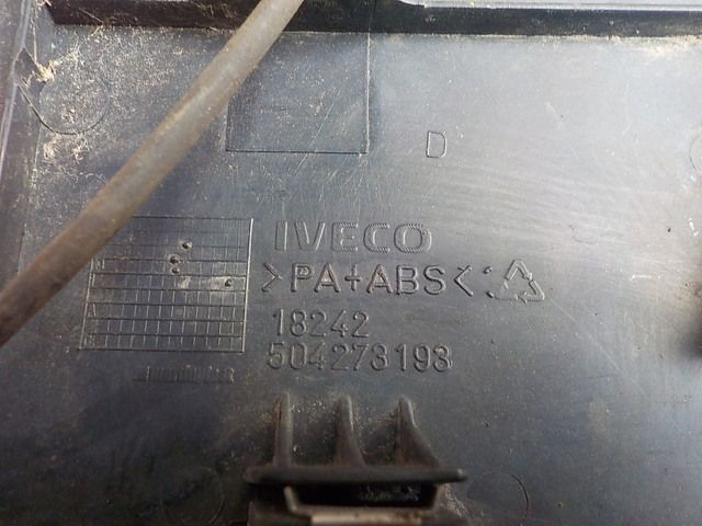 504273193 IVECO Заглушка бампера, № XF286246, фото 4