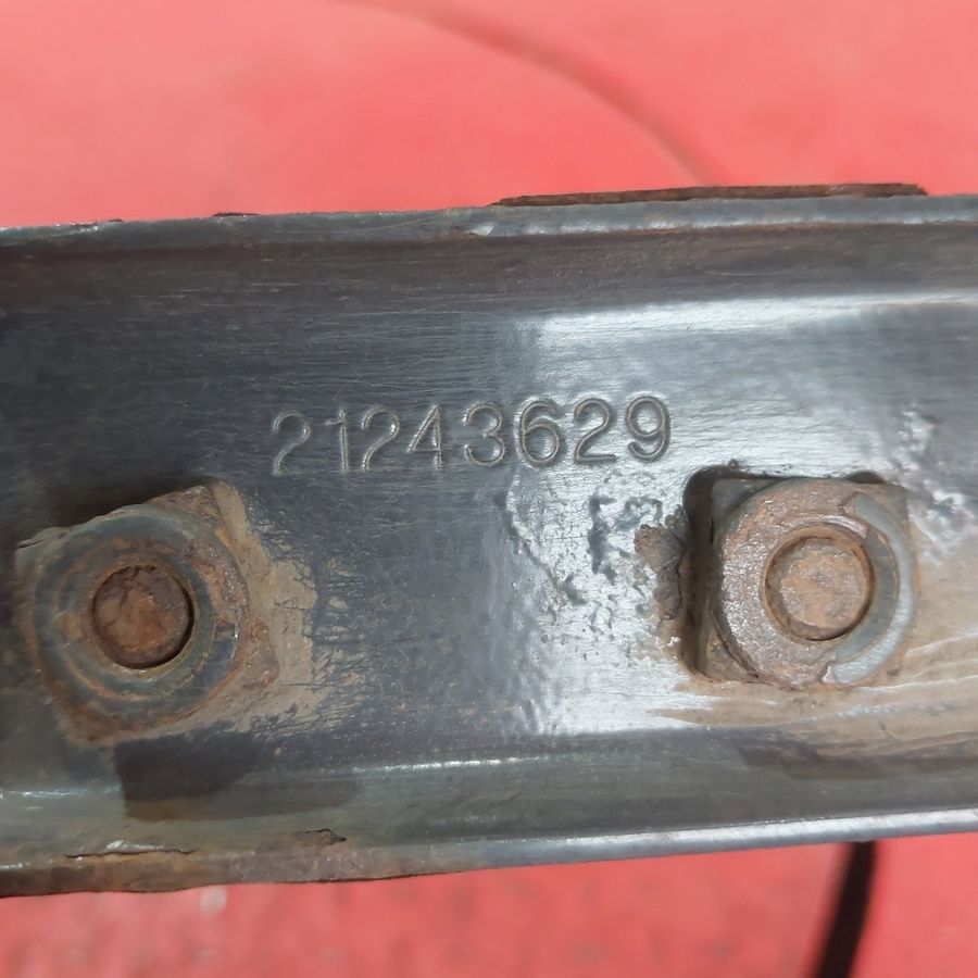 21243629 VOLVO Кронштейн выключателя массы, № XF413141, фото 4