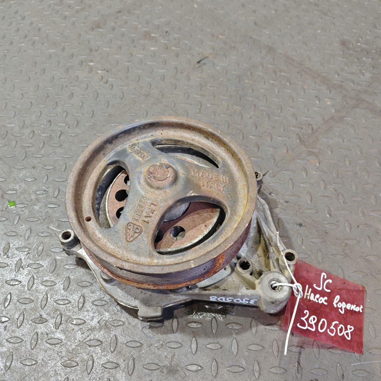 2224112 SCANIA Насос водяной, № XF390508, фото 1