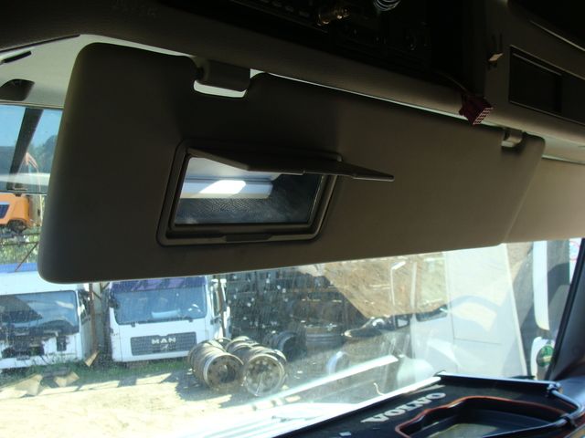 21282111 VOLVO Козырек солнцезащитный, № XF466475, фото 1
