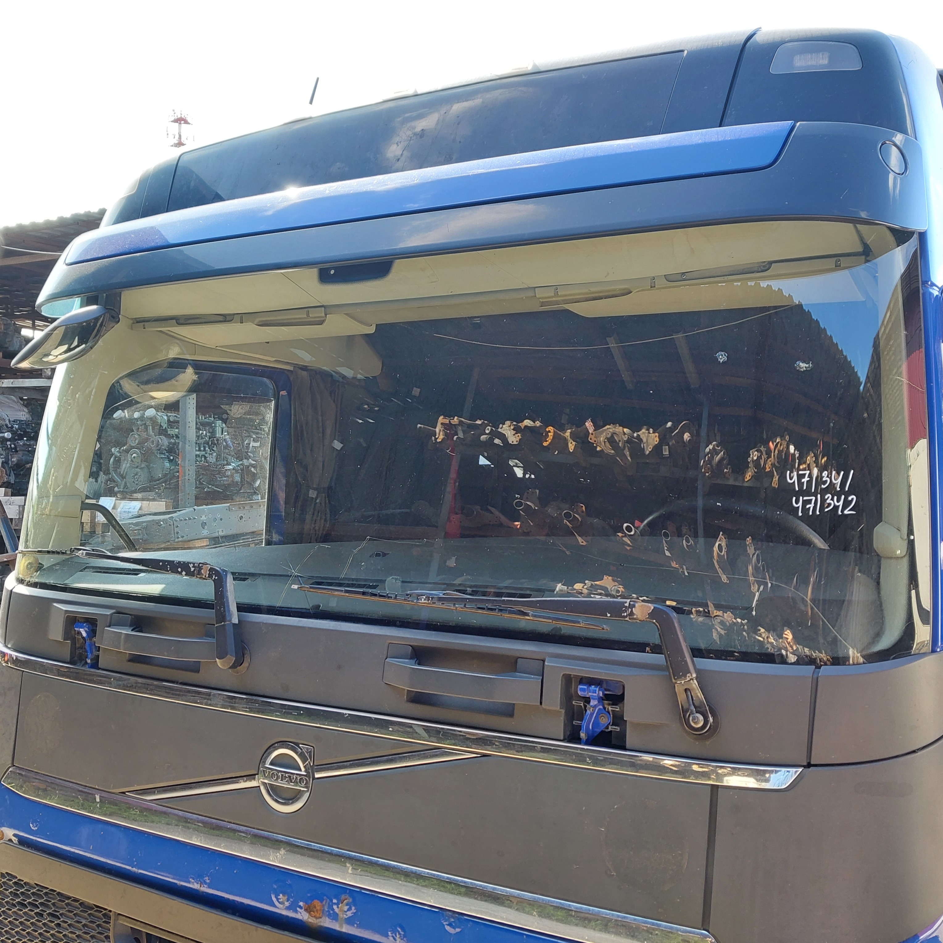 21214155 VOLVO Стекло лобовое, № XF471382, фото 1