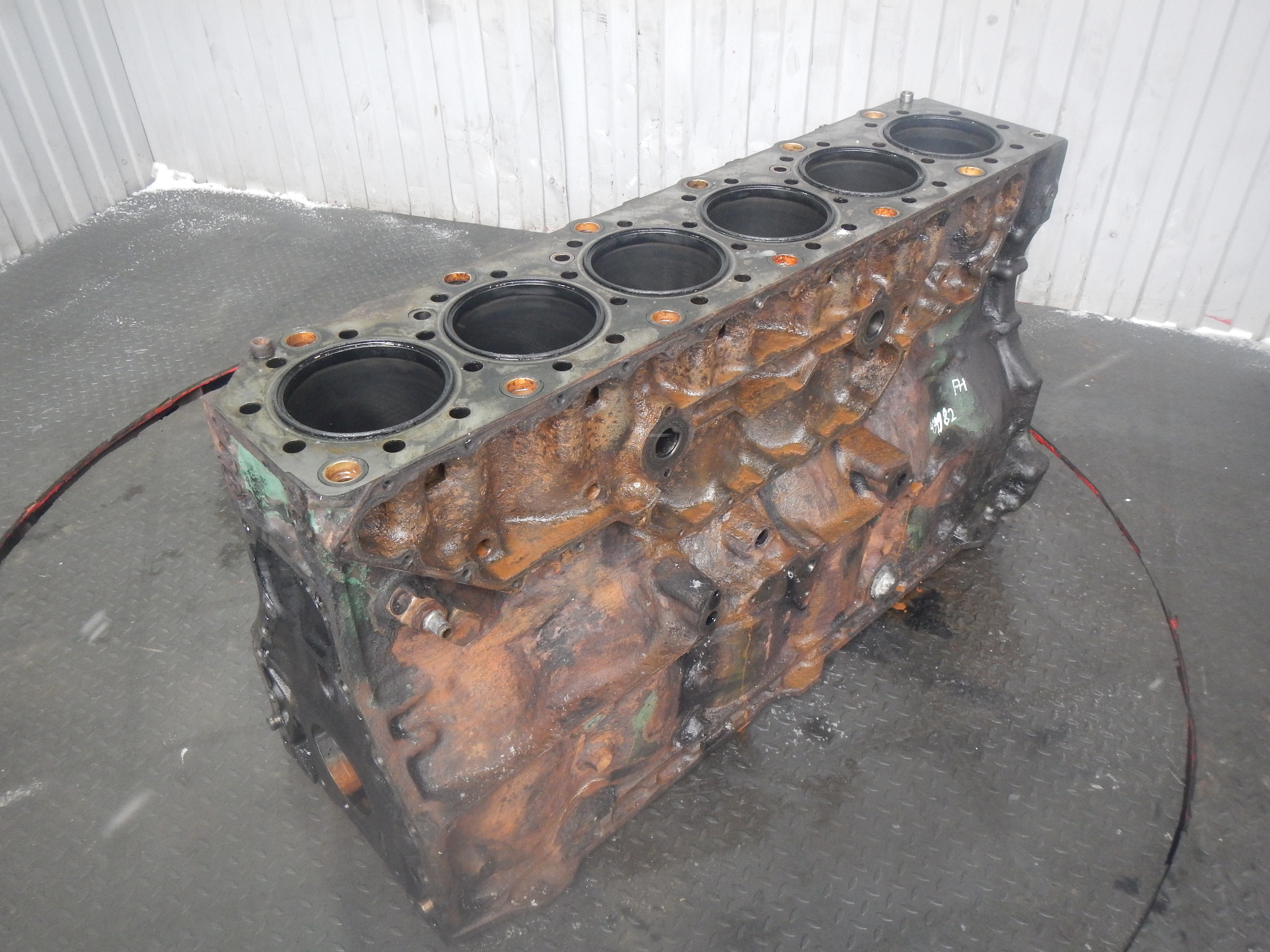 1547000 VOLVO Блок двигателя, № XF439982, фото 4