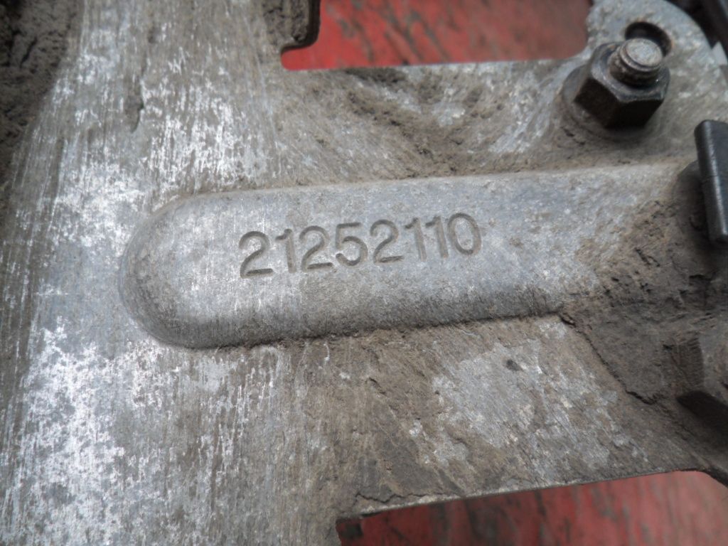 21252110 VOLVO Кронштейн воздуховода, № XF215017, фото 4
