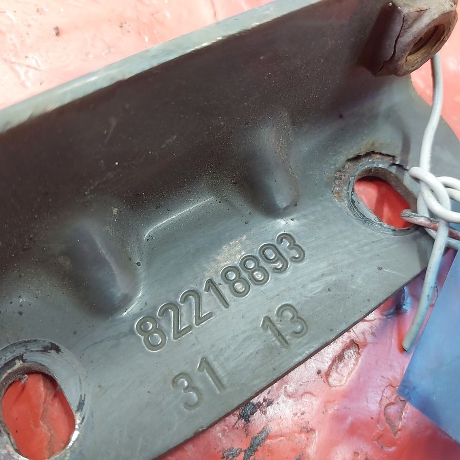 82218893 VOLVO Кронштейн бачка омывателя, № XF425796, фото 4