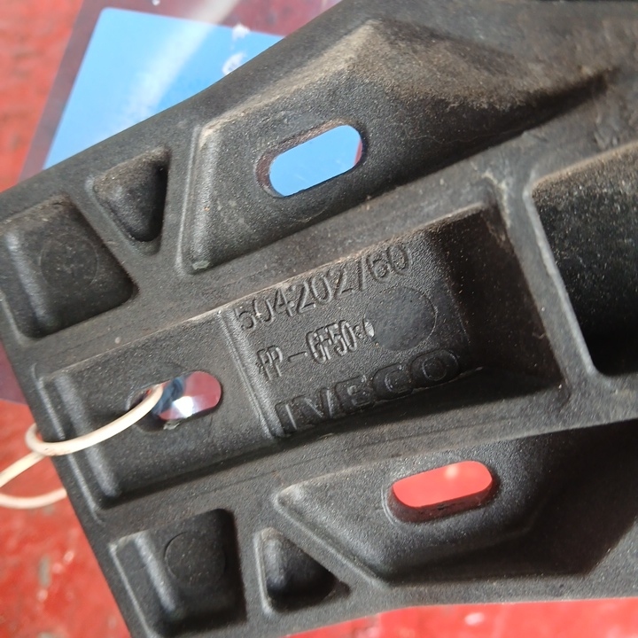 504202760 IVECO Петля бардачка, № XF479224, фото 1