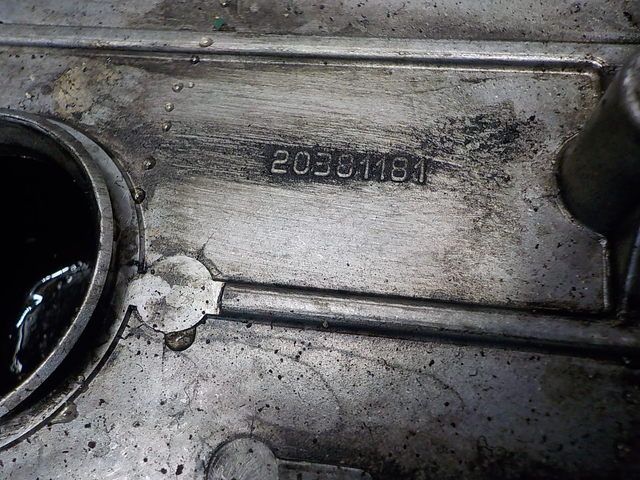 20713791 VOLVO Крышка двигателя, № XF80616, фото 3