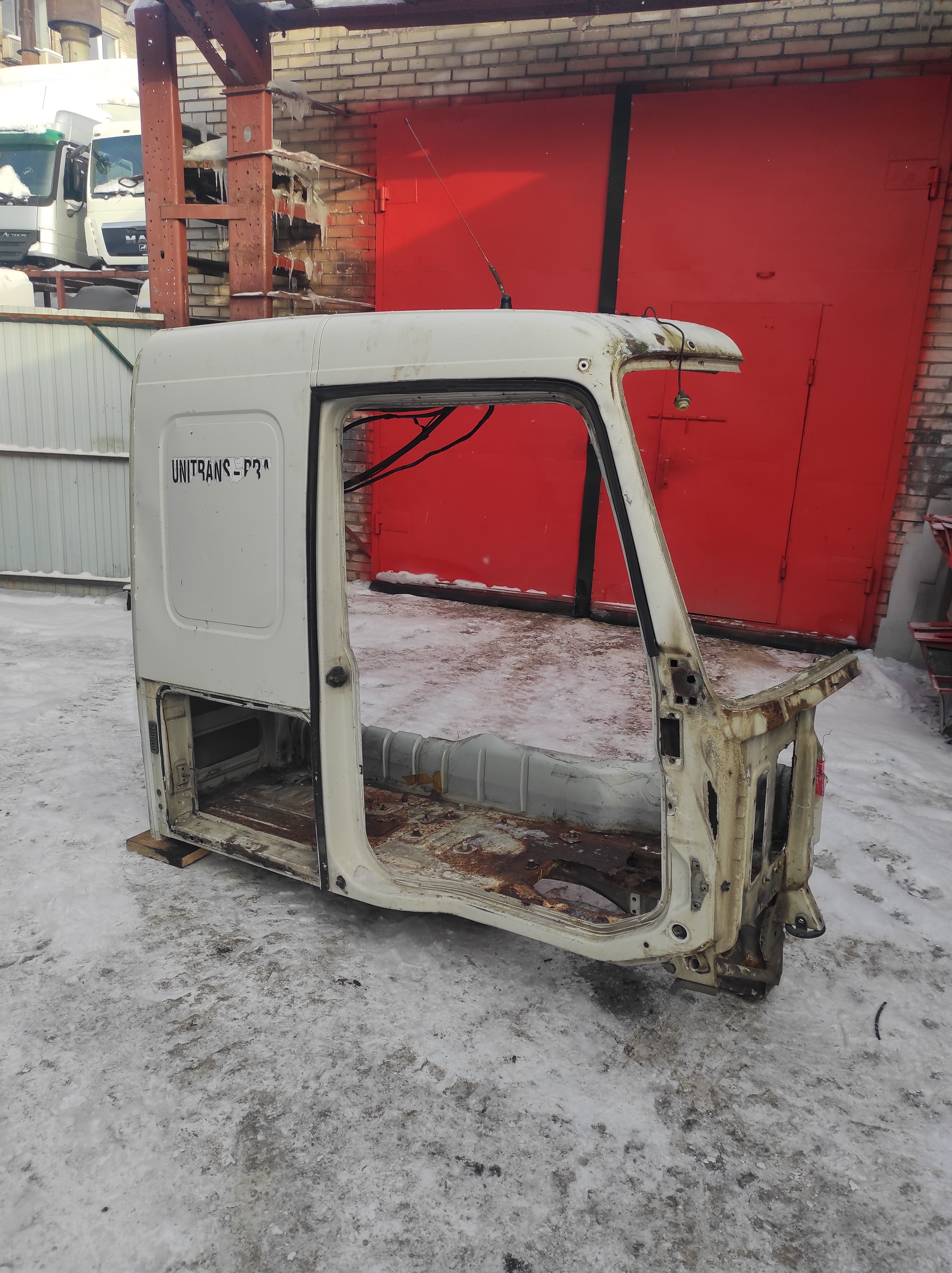 VOLVO Каркас кабины, № XF439985, фото 1