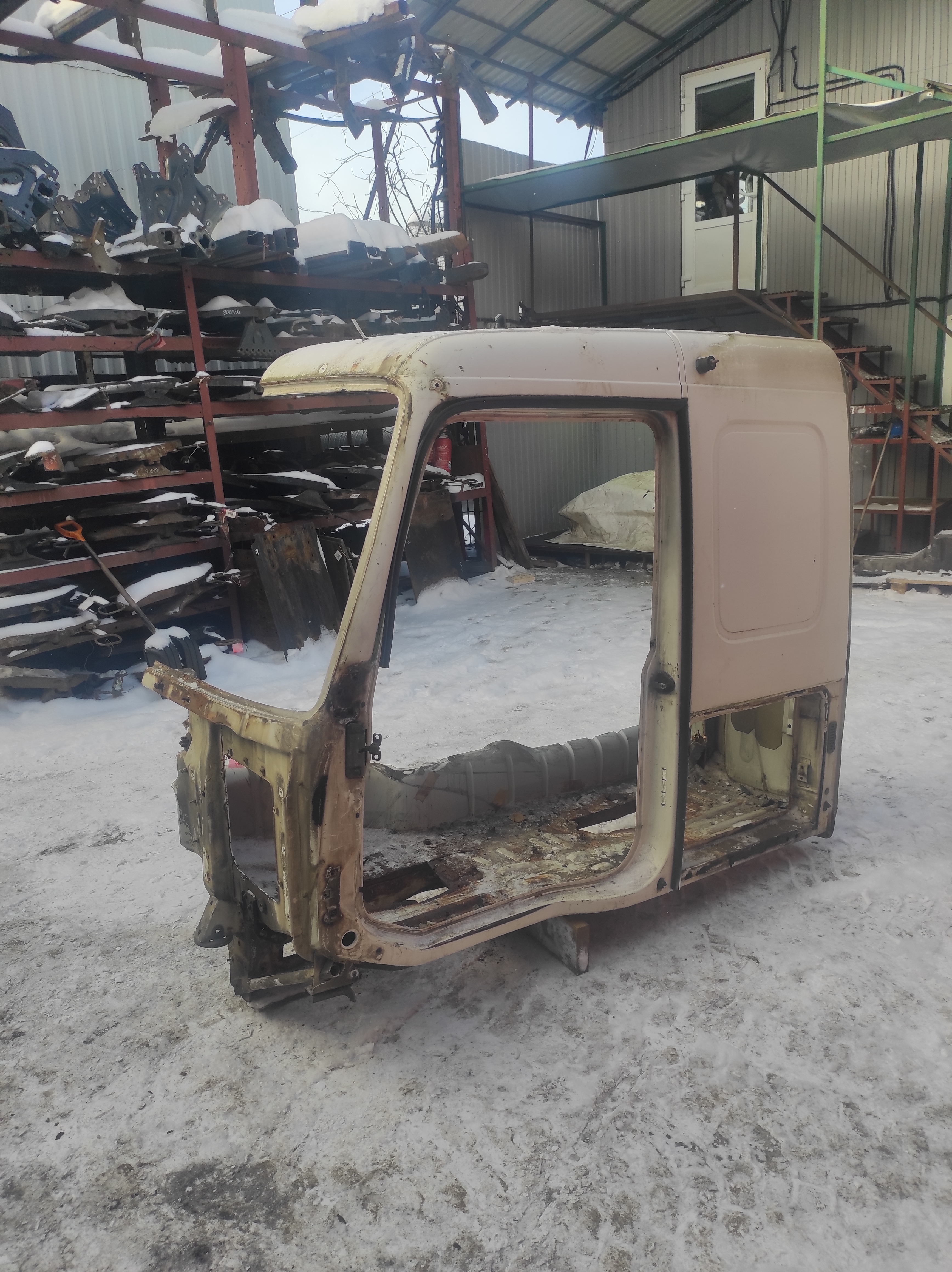 VOLVO Каркас кабины, № XF439984, фото 1