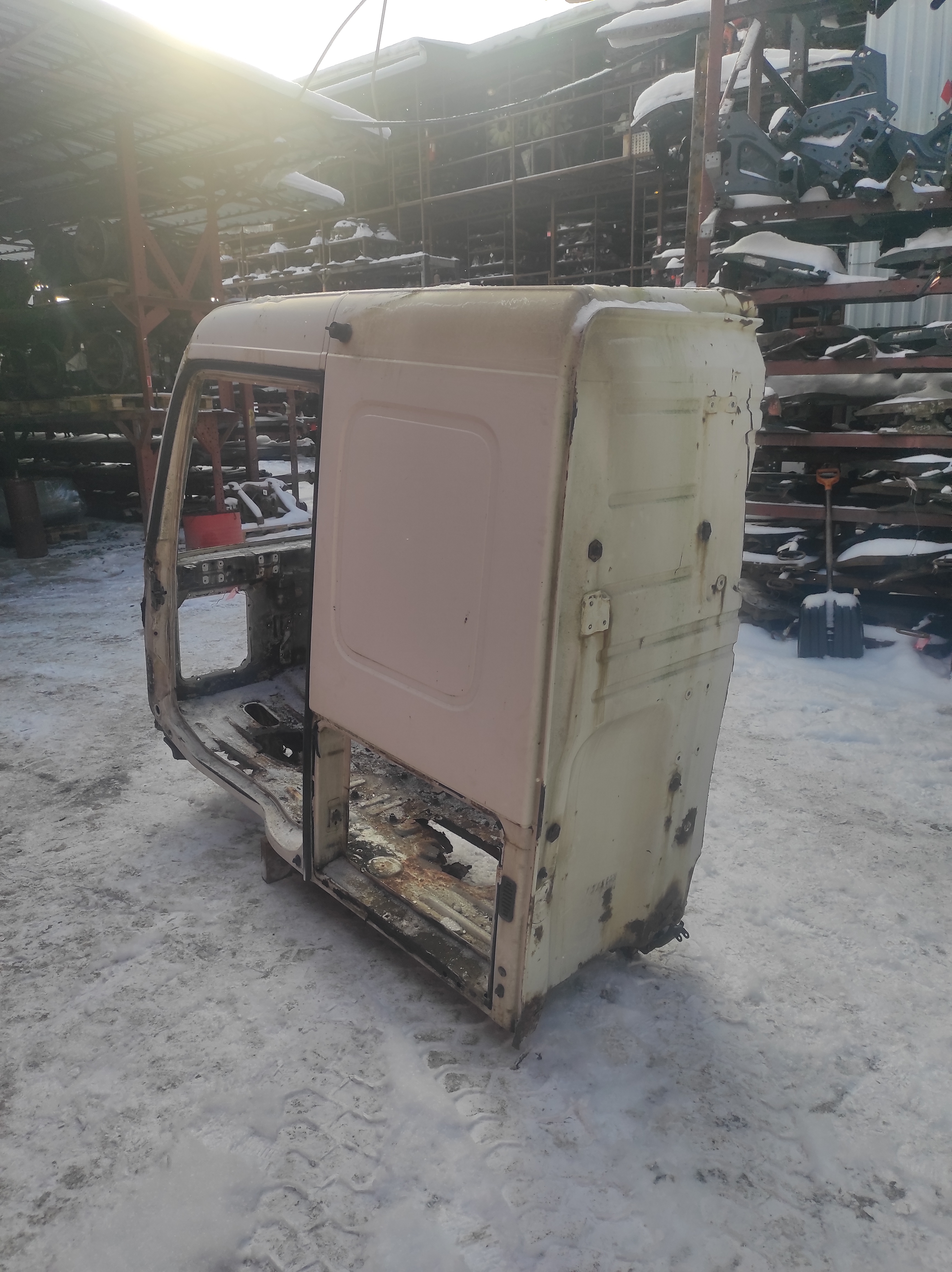 VOLVO Каркас кабины, № XF439984, фото 3