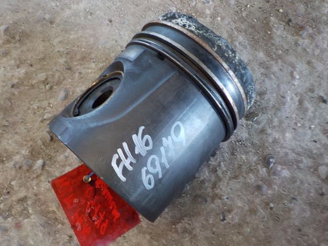 1556960 VOLVO Поршень, № XF69179, фото 1