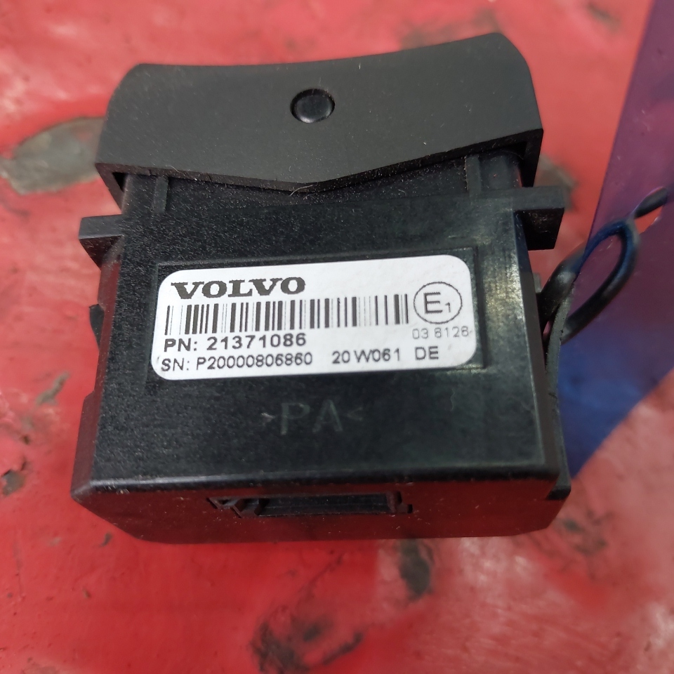 21371086 VOLVO Микрофон, № XF486850, фото 4