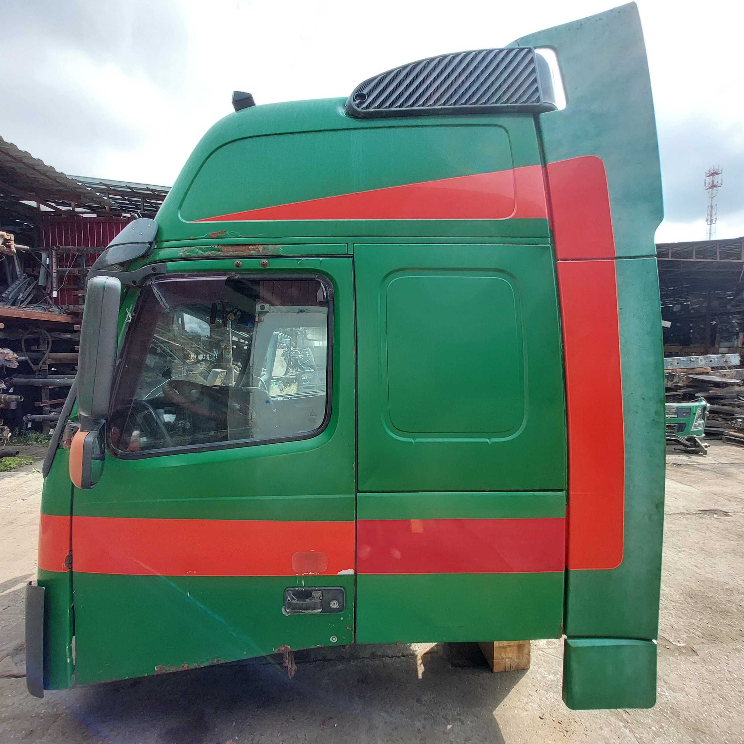 VOLVO Каркас кабины, № XF470004, фото 2