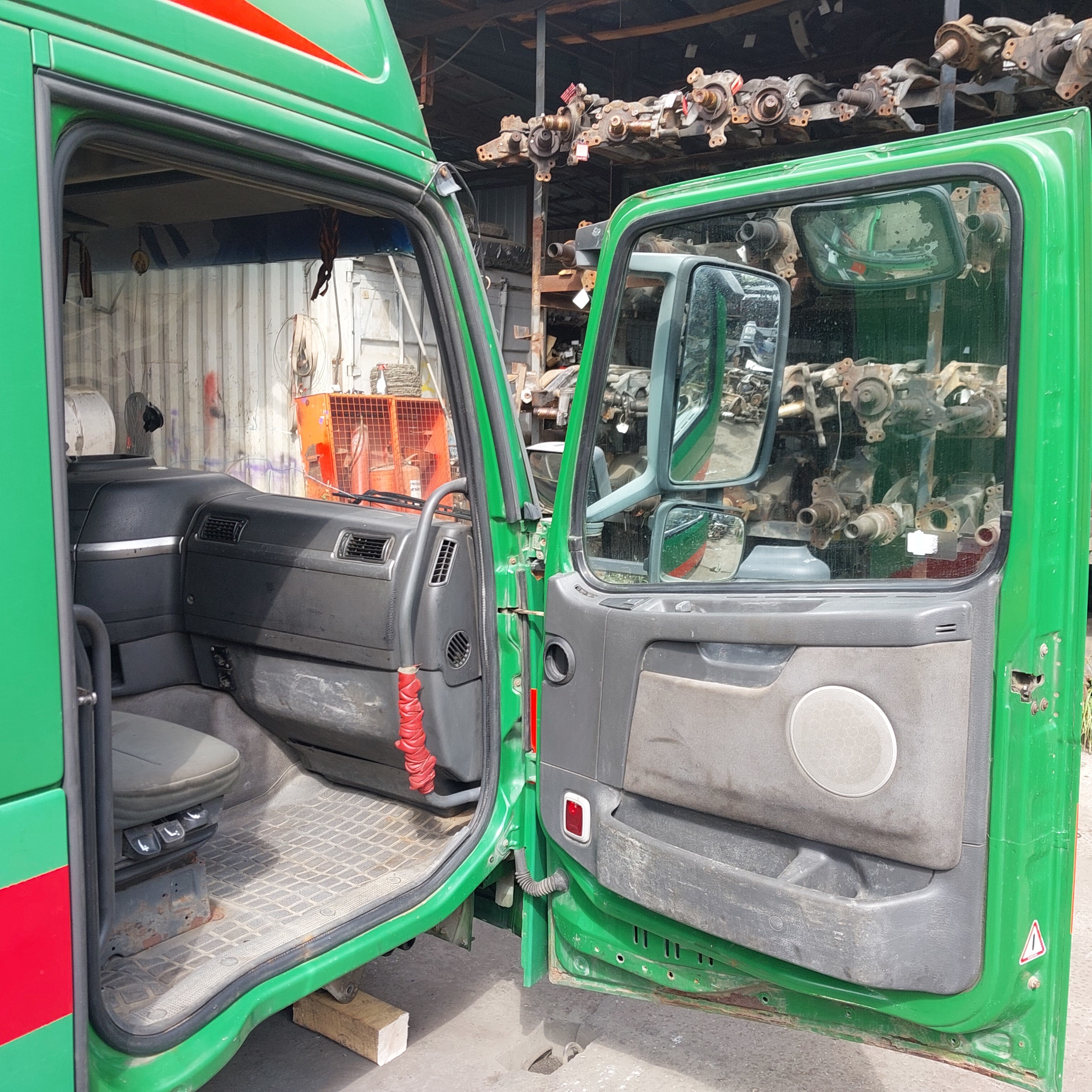 VOLVO Каркас кабины, № XF470004, фото 12