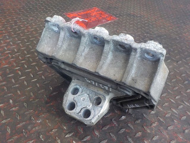20399980 VOLVO Подушка двигателя, № XF162169, фото 1