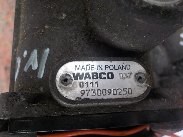 41032555 IVECO Кран управления тормозами прицепа, № XF113100, фото 3