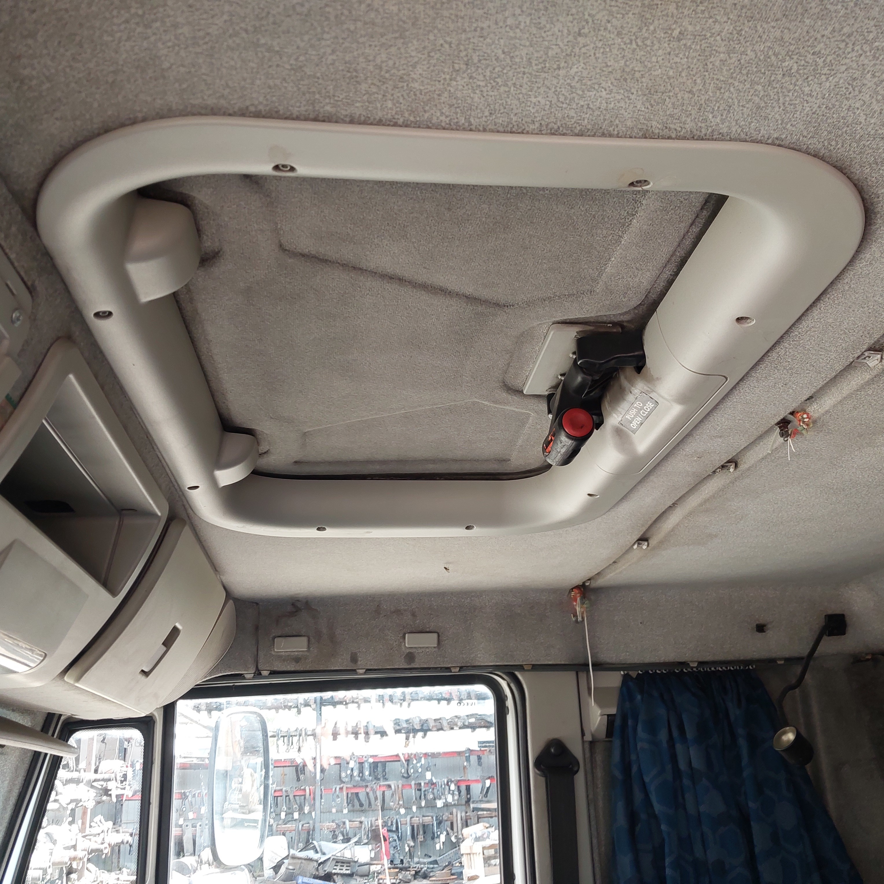 504066646 IVECO Люк механический, № XF478057, фото 1