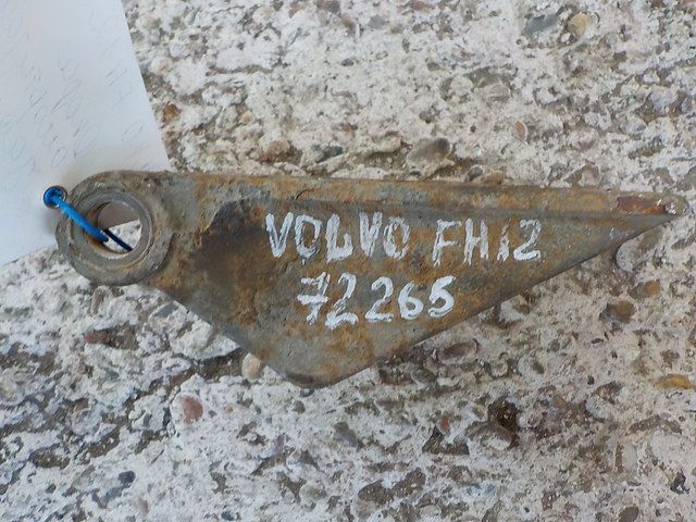 1076704 VOLVO Опора заднего амортизатора, № XF72265, фото 1