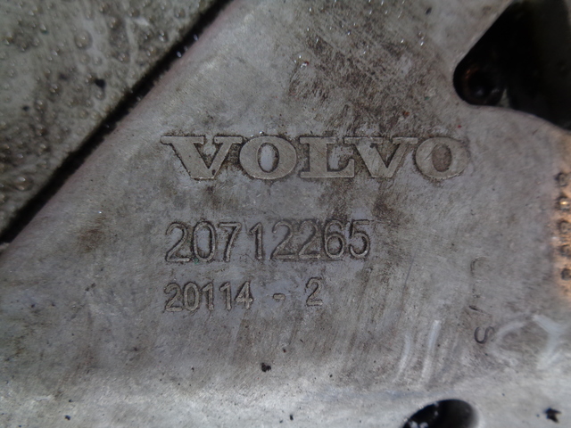 20524643 VOLVO Крышка двигателя, № XF225110, фото 4