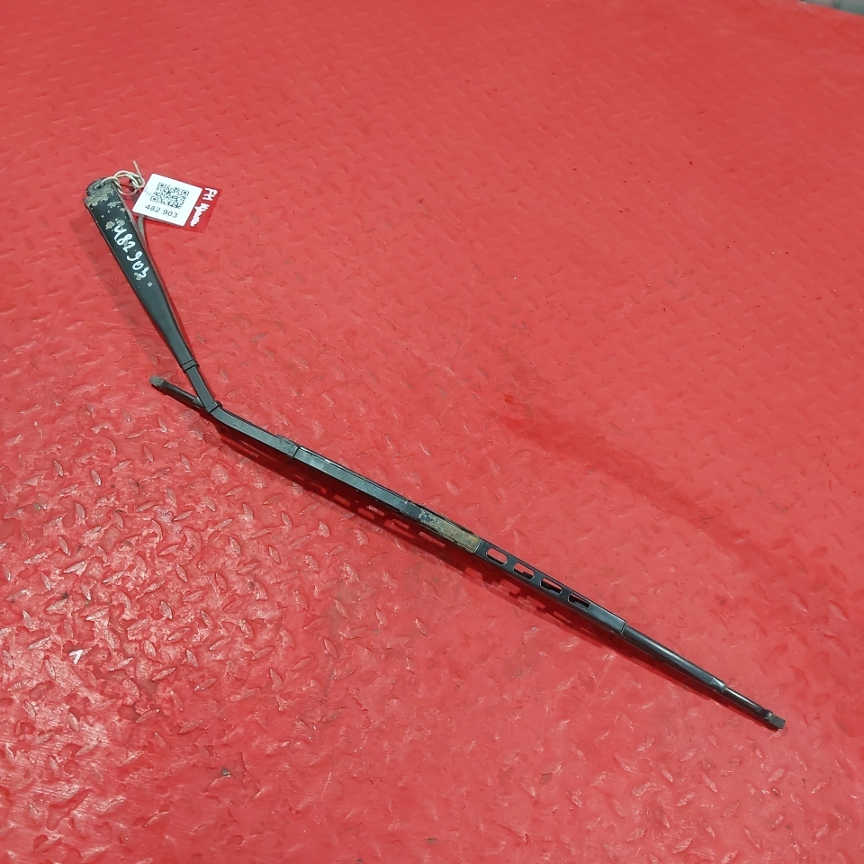 8189632 VOLVO Поводок стеклоочистителя, № XF482903, фото 1