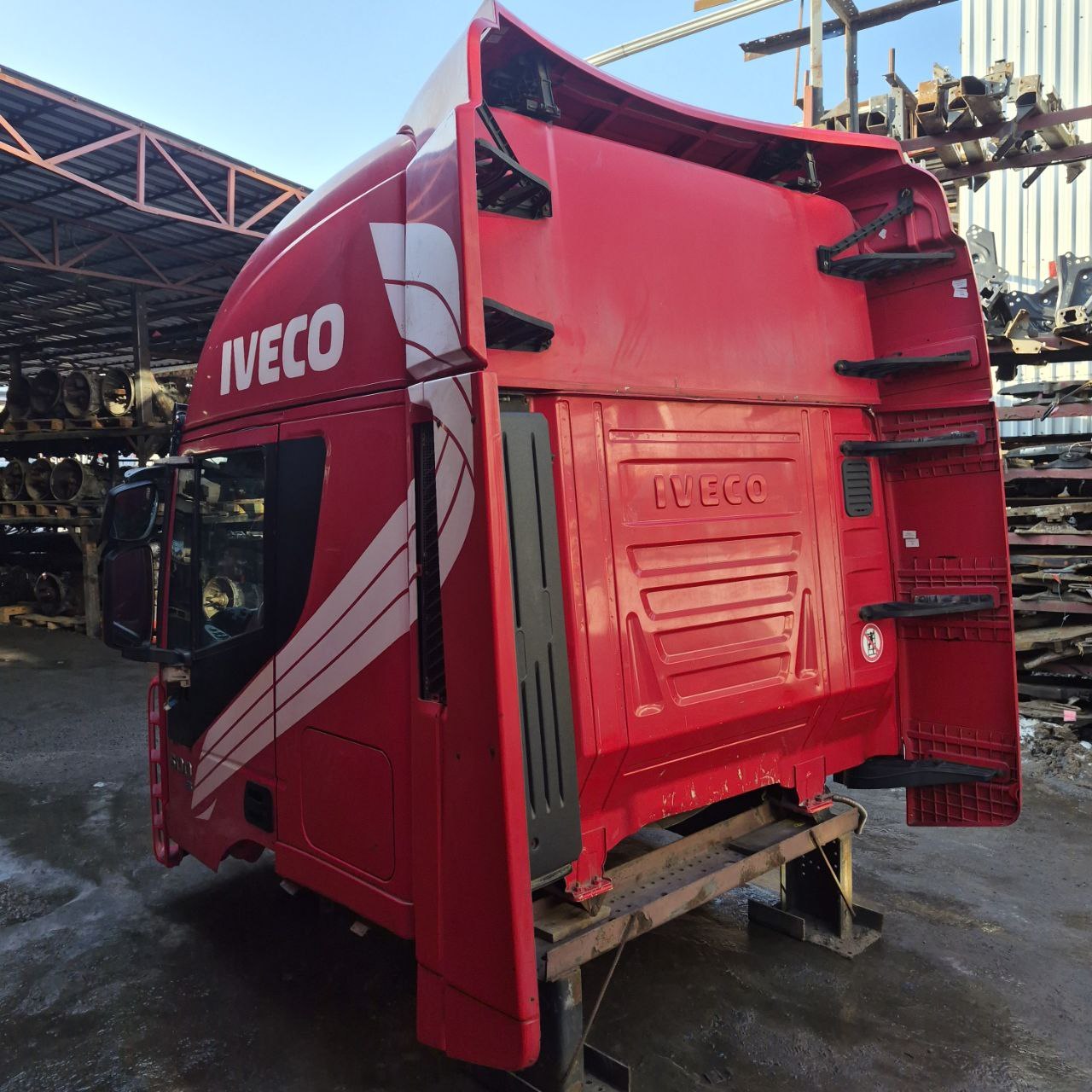 IVECO Кабина, AS, Красный, № XF445366, фото 3