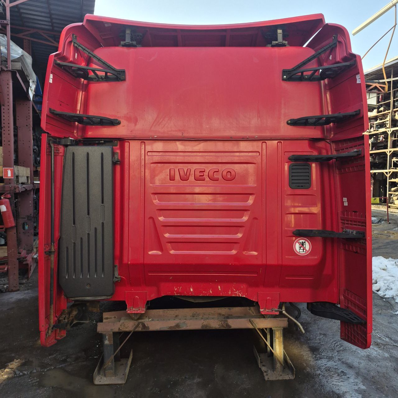 IVECO Кабина, AS, Красный, № XF445366, фото 4