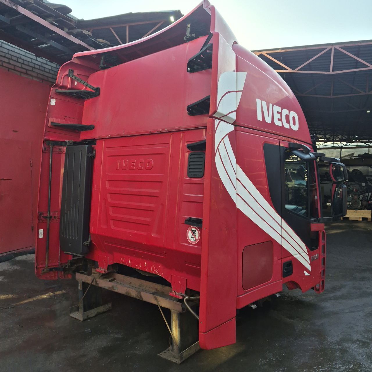 IVECO Кабина, AS, Красный, № XF445366, фото 5