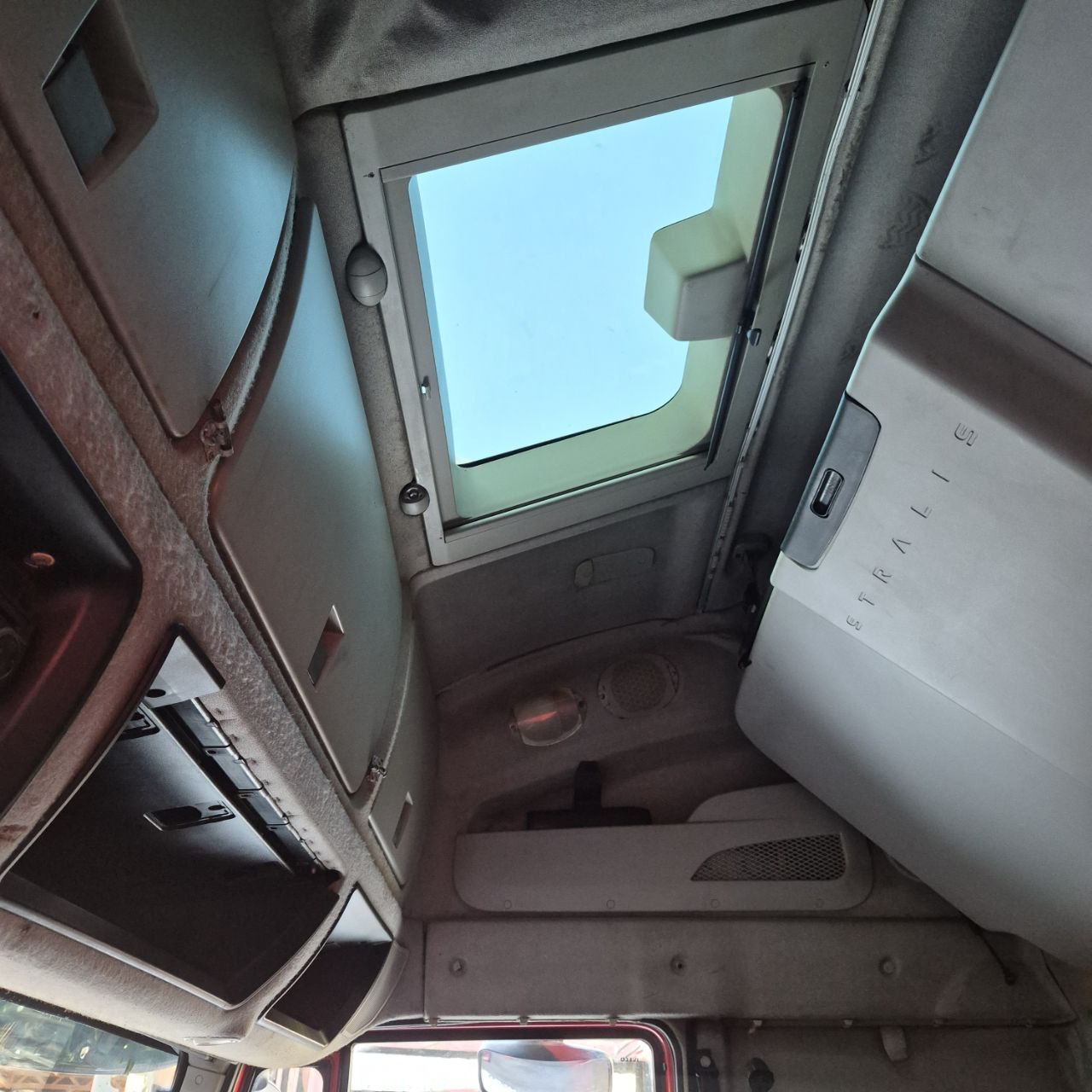 IVECO Кабина, AS, Красный, № XF445366, фото 9