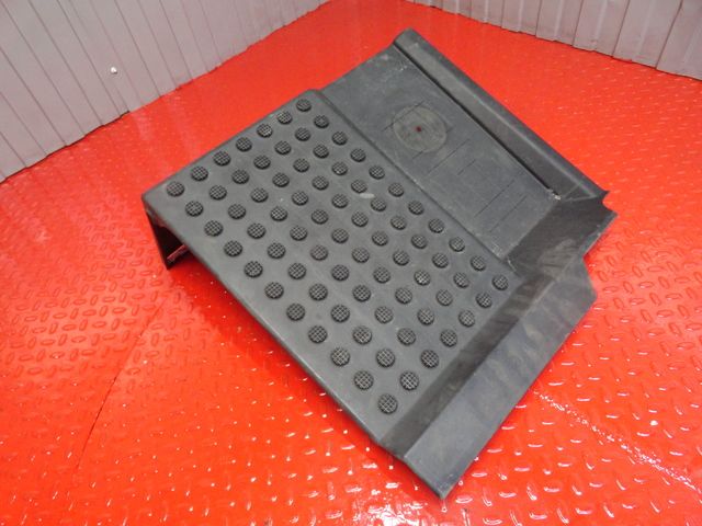 22078106 VOLVO Крышка ящика АКБ, № XF268515, фото 1