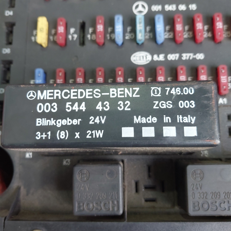 0015430615 MERCEDES Блок предохранителей, № XF479013, фото 10