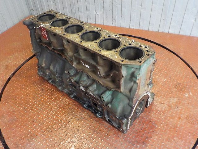24426731 VOLVO Блок двигателя, № XF147106, фото 3
