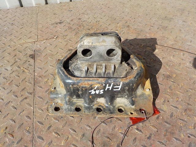 20499472 VOLVO Подушка двигателя, № XF146398, фото 1