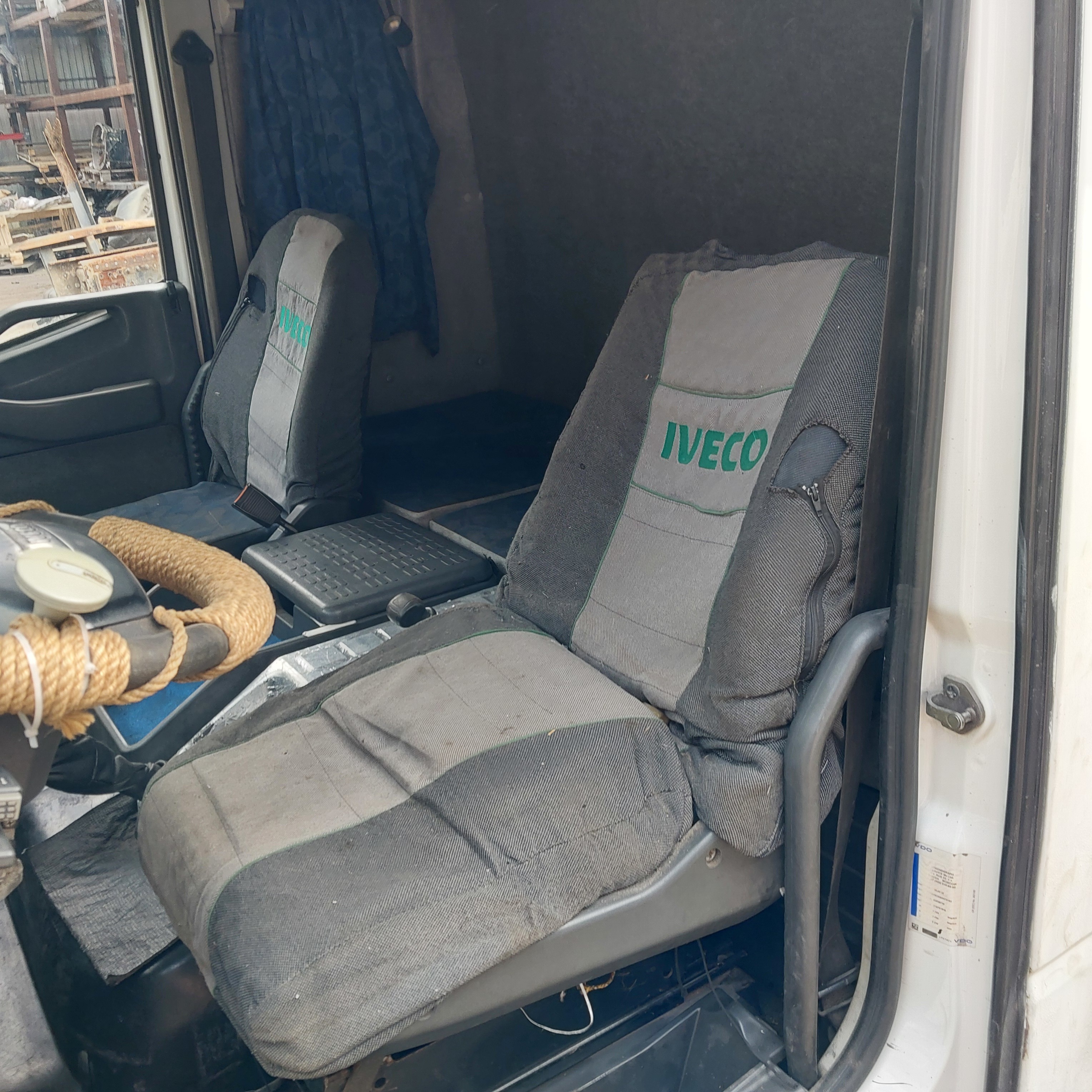 504061155 IVECO Сиденье левое, № XF477980, фото 1