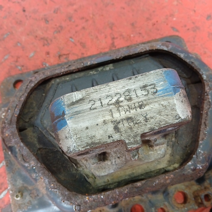 21228153 VOLVO Подушка двигателя, № XF479997, фото 6