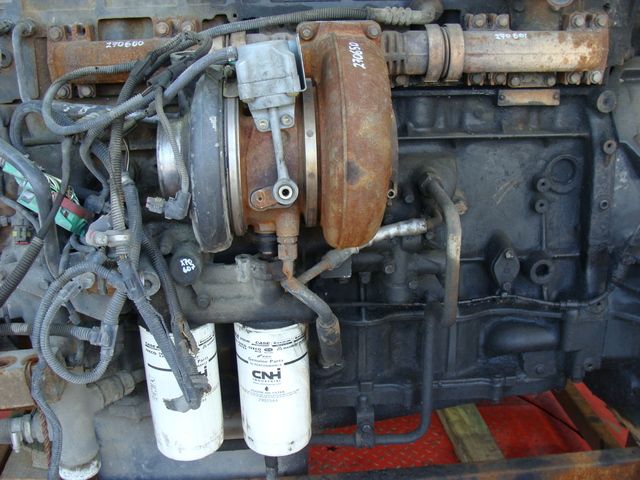 504105807 IVECO Блок двигателя, № XF270589, фото 1