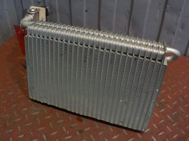 0018308458 MERCEDES Испаритель кондиционера, № XF179074, фото 2