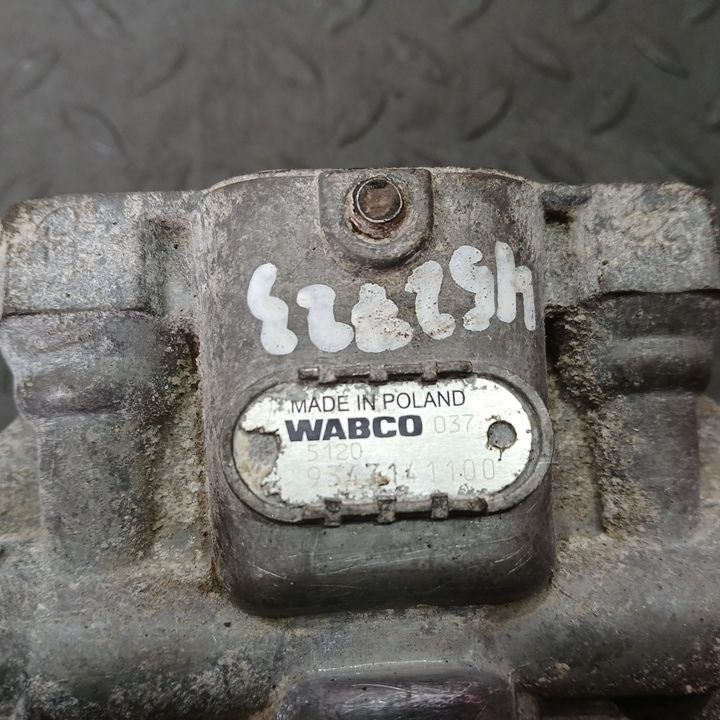 9347141100 WABCO Кран 4-х контурный, № XF452723, фото 8