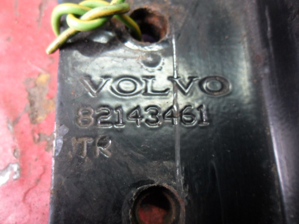 82143461 VOLVO Кронштейн брызговика, № XF214972, фото 4