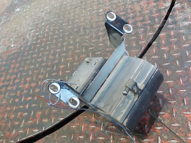 20467152 VOLVO Петля бардачка, № XF230574, фото 6